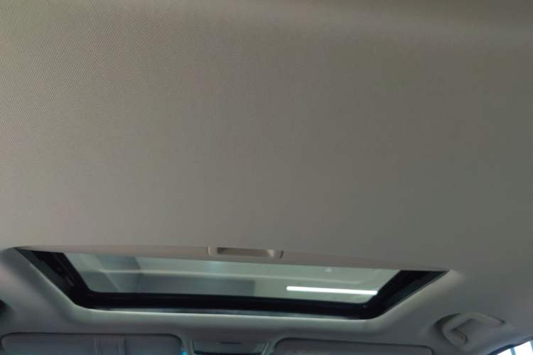 Used Honda Elysion 2024 2.0L eHEV Luxury Edition Headliner