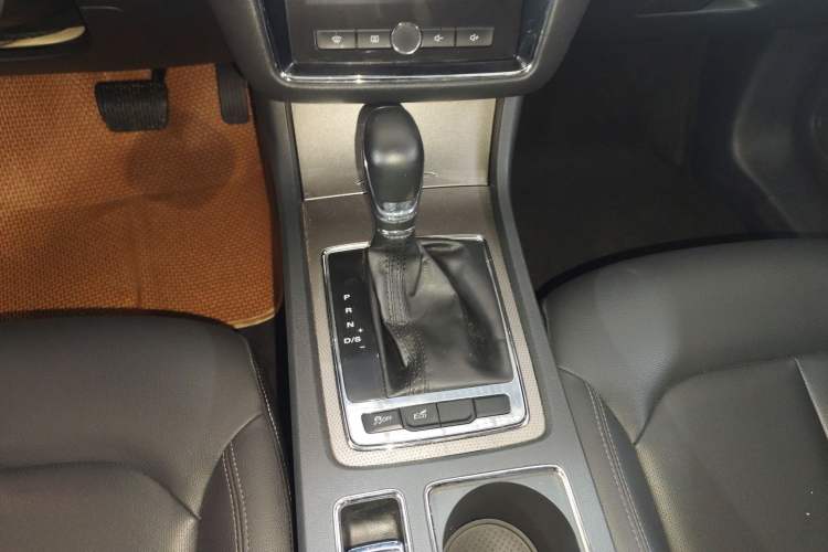 Used Roewe i6 2020 PLUS 1.6L CVT 4G Connected Glory Flagship Edition
