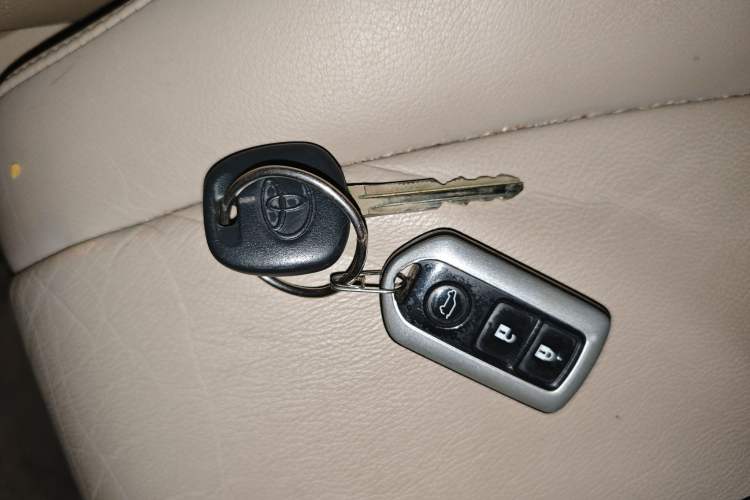 Used Toyota Highlander 2011 2.7L Two-Wheel Drive 7-Seater Luxury Edition
