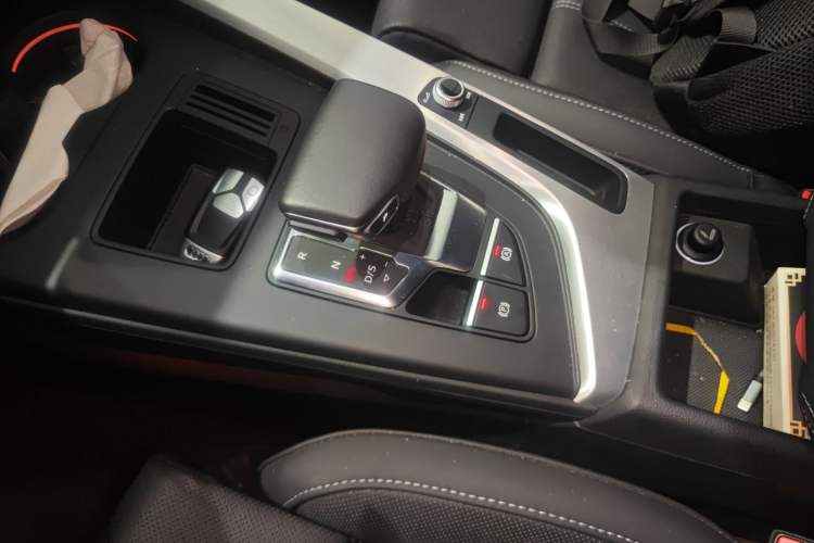 Used Audi A4L 2020 40 TFSI Luxury Dynamic Model Gear Lever