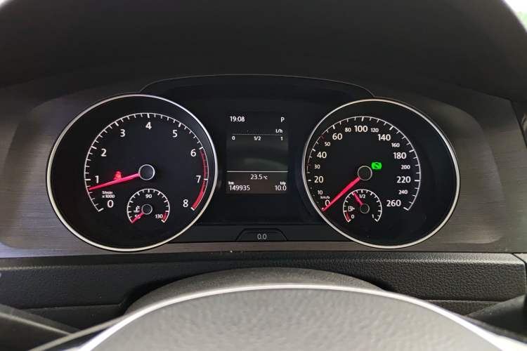 Used Volkswagen Golf 2014 1.4TSI Automatic Comfort Model Instrument Cluster