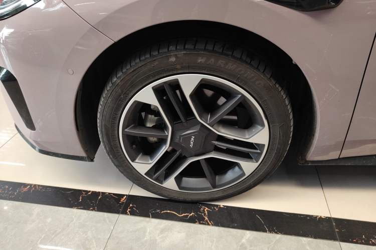 Used AION RT 2025 650 LiDAR Edition Left Front Wheel Hub