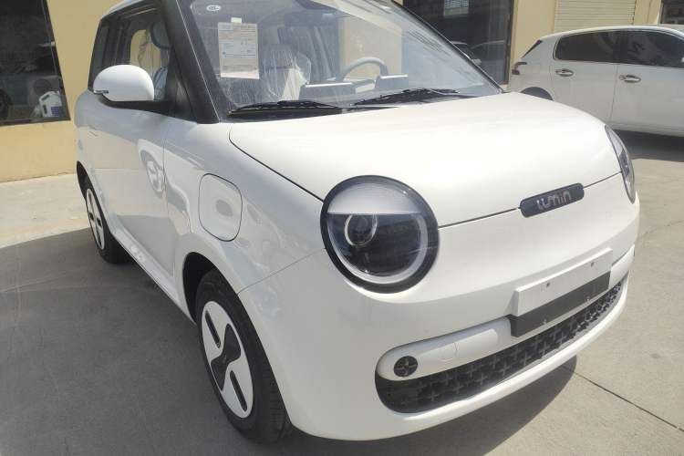 Used CHANGAN NEVO Lumin 2025 301km Honey Dew Edition Front Right 45 Deg