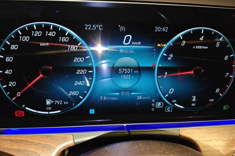 Used Mercedes-Benz E-Class 2023 E 260 L Odometer Close Up