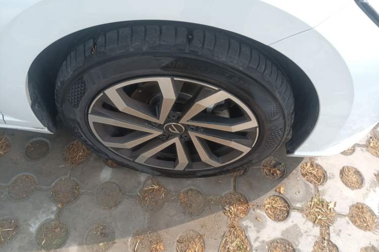 Used Jetta VA7 2025 1.4T First-Come First-Served Edition Right Front Wheel Hub