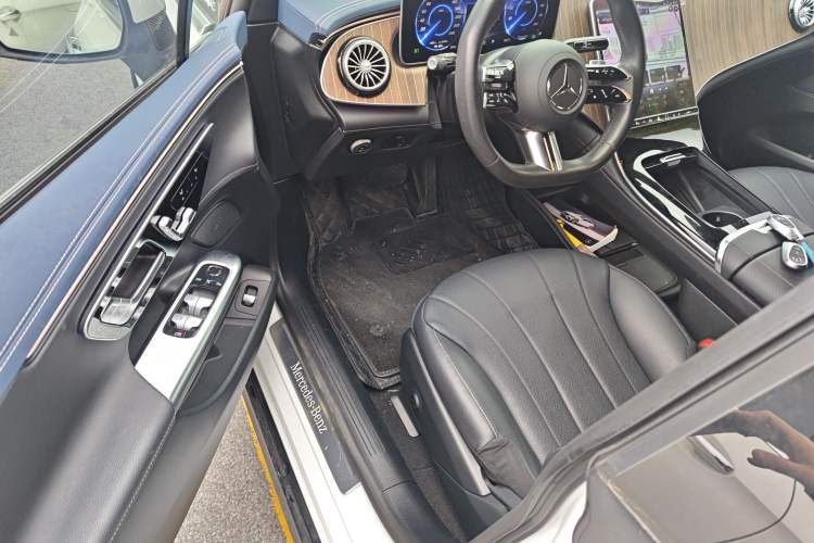 Used Mercedes-Benz EQE 2022 350 Pioneer Edition Driver Seat