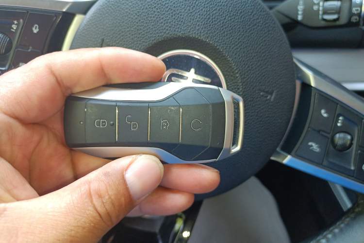 Used BYD Tang 2018 2.0T Automatic Smart Connect Prestige 7-Seater China V Standard Vehicle Key