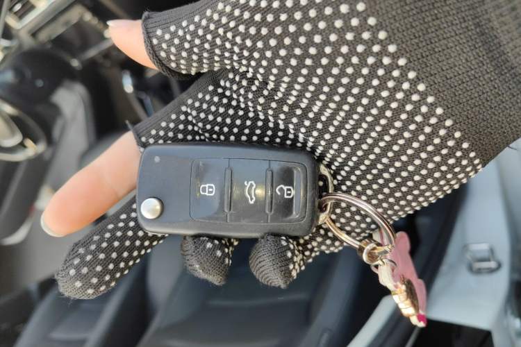 Used Volkswagen Sagitar 2015 1.6L Automatic Comfort Model Vehicle Key