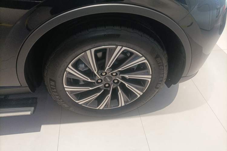 Used Lincoln Aviator 2024 3.0T V6 All-Wheel-Drive Elegance Edition Six Seats Right Rear Wheel Hub