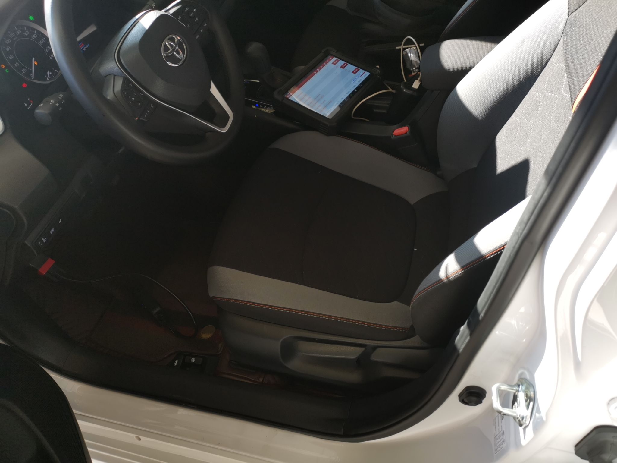 Переднее сиденье в автомобиле