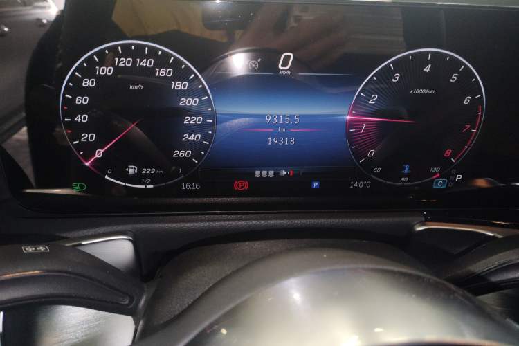 Used Mercedes-Benz GLB 2023 Refreshed GLB 200 Dynamic Edition Odometer Close Up