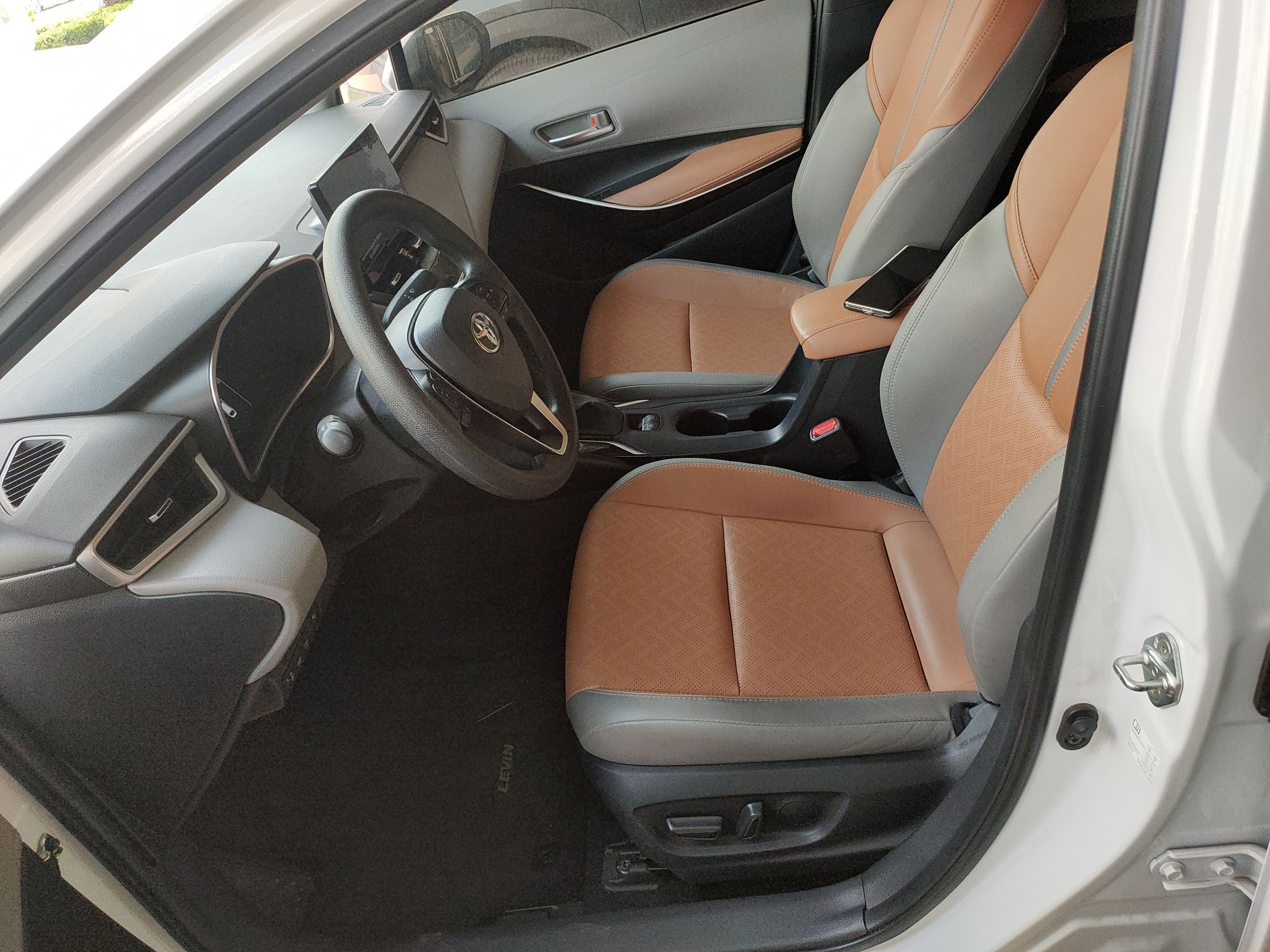 Переднее сиденье в автомобиле