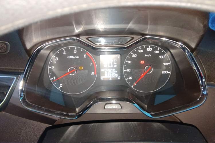 Used Baojun 310W 2017 1.5L Manual Fashion Model China V