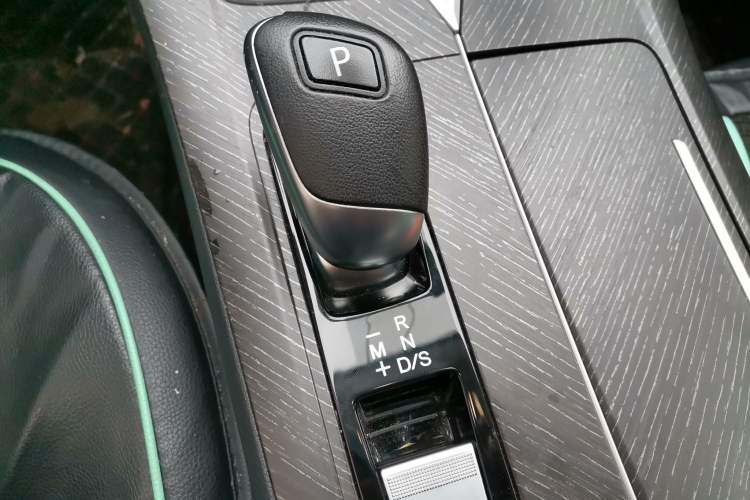 Used Venucia V 2023 260T Idol Edition Pro Gear Lever