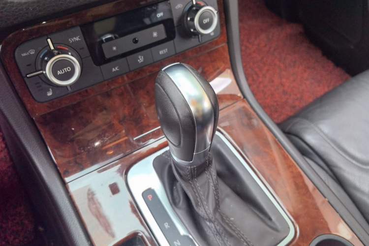 Used Volkswagen Touareg 2014 3.0 TSI New Edition Gear Lever