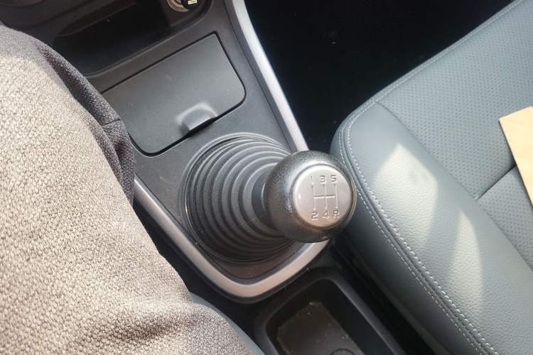 Used Suzuki Wagon R X5 2013 Cruise Edition 1.4L VVT Standard Model Gear Lever