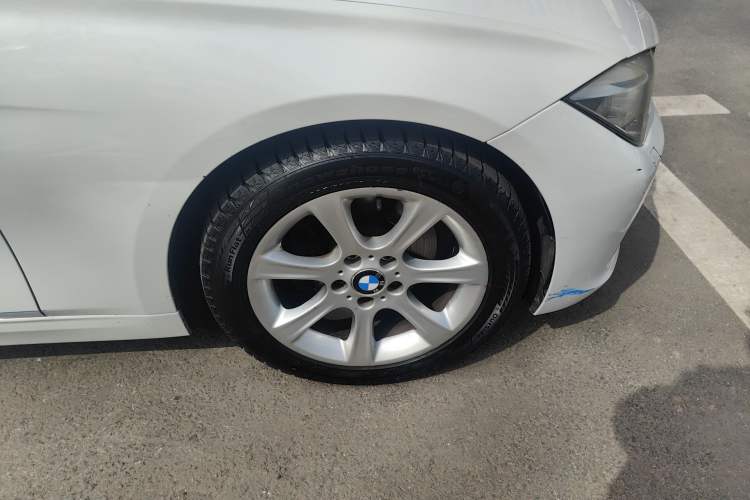 Used BMW 3 Series 2013 328Li Luxury Design Package Right Front Wheel Hub