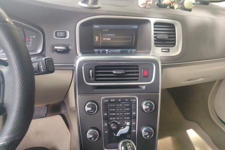 Used Volvo S60 2014 S60L 2.0T Zhiyuan Edition