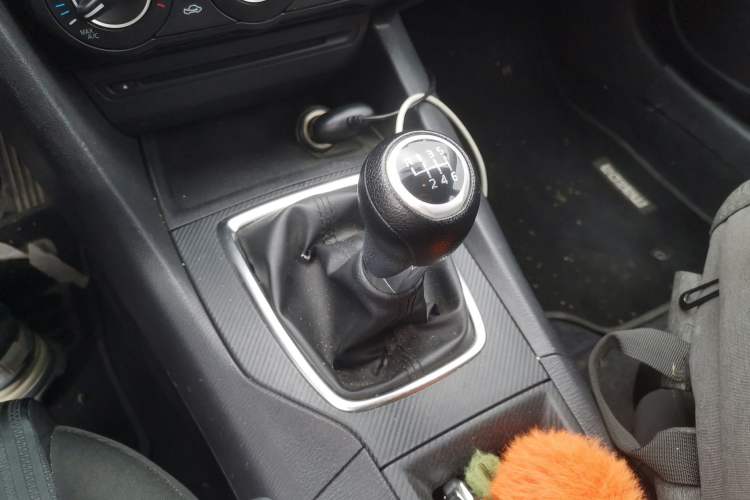 Used Mazda 3 Axela 2016 Sedan 1.5L Manual Comfort Model
