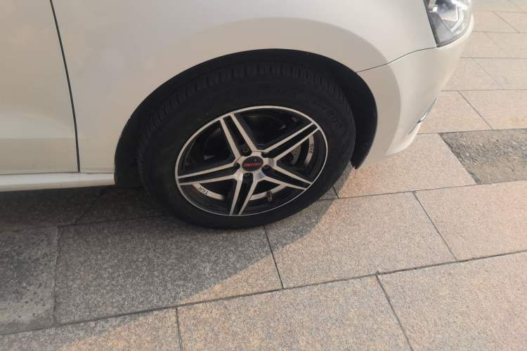 Used Volkswagen Polo 2016 1.6L Automatic Comfort Model
