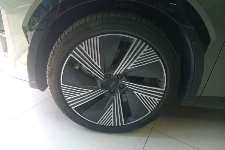 Used Lynk & Co 08 EM-P 2023 220km All-Wheel-Drive Performance Halo Left Front Wheel Hub