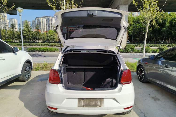 Used Volkswagen Polo 2016 1.6L Automatic Comfort Model