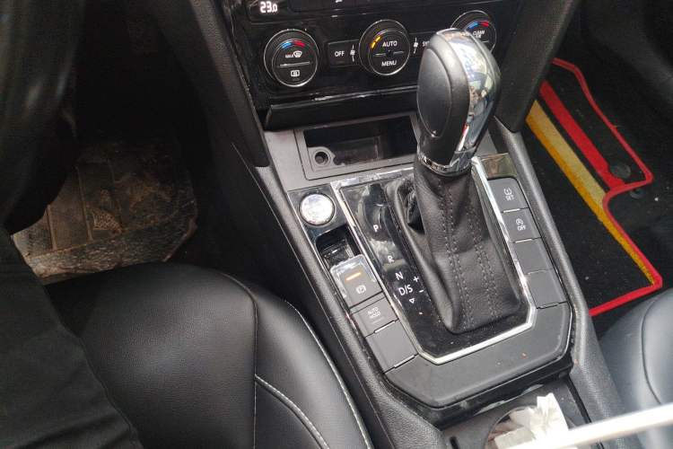 Used Volkswagen Lamando 2021 280TSI DSG Comfort Edition Gear Lever