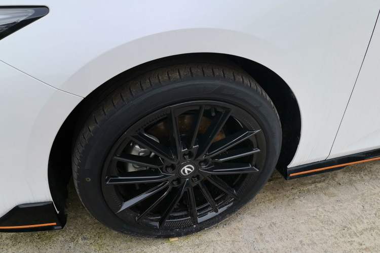 Used CHANGAN UNI-V 2024 2.0T High-Performance Version Left Front Wheel Hub