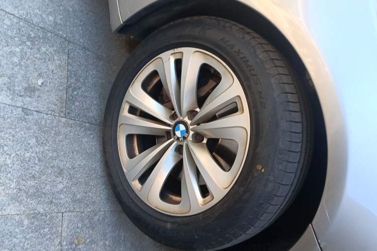 Used BMW 7 Series 2011 730Li Elegant Model Right Front Wheel Hub