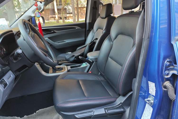 Used SAIC MAXUS T60 2017 2.0T Gasoline Automatic Two-Wheel Drive High-Ride Comfort-Grade Standard Cabin