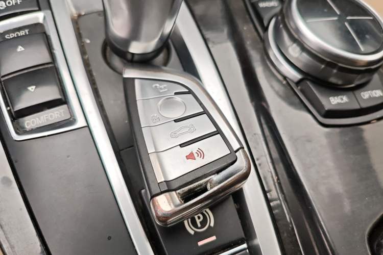 Used BMW 5 Series 2013 530Li Leading Model