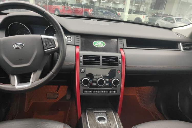 Used Land Rover Discovery Sport 2019 240 PS SE Dynamic Version China VI Standard Audio And AC Panel