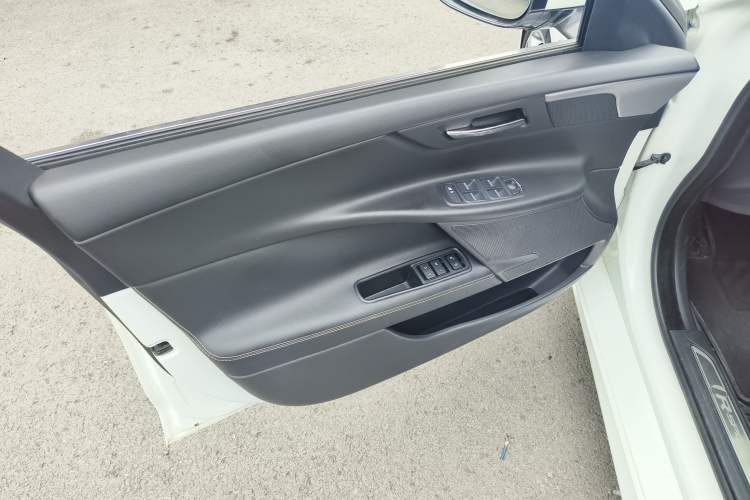 Used Jaguar XE 2015 2.0T 200 PS R-Sport
