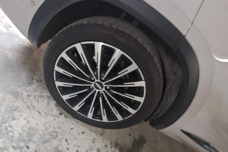Used Geely Auto Monjaro L Intelligent Engine 2024 1.5T Tiangong Edition Right Rear Wheel Hub