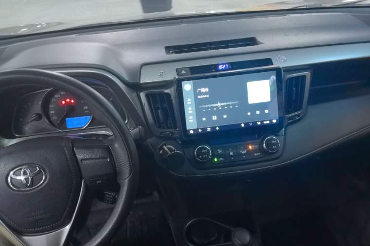 Used Toyota RAV4 2019 2.0L CVT Two-Wheel Drive Pioneer Edition China V Standard
