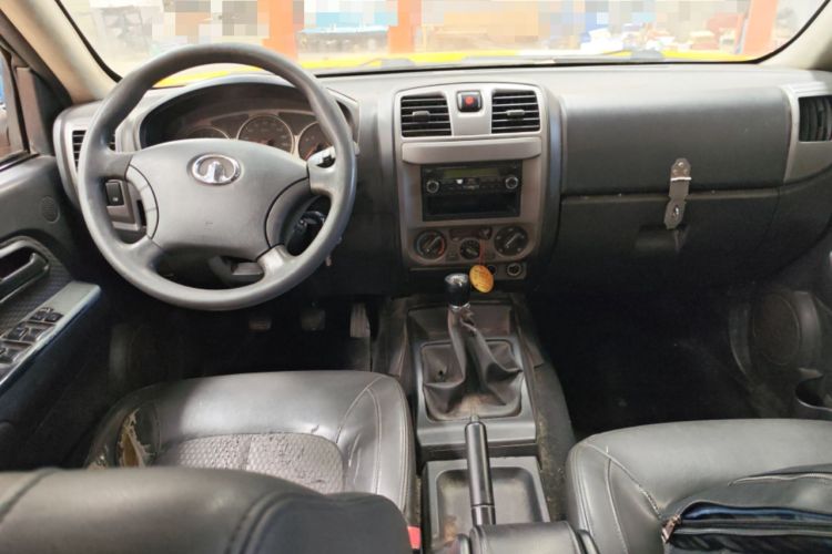 Used Great Wall Wingle 5 2017 2.2L Classic Version Two-Wheel Drive Small Double-Cab 491QE Center Console