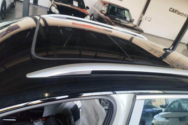 Used Volkswagen T-ROC 2025 Facelift Model 2 300TSI DSG Two-Wheel Drive Xingguang Edition