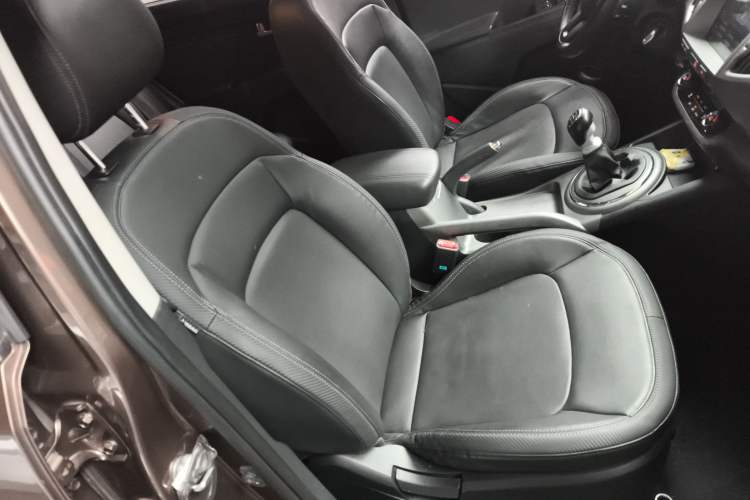 Used Kia Sportage R 2015 2.0L Manual Two-Wheel Drive GLS Trim
