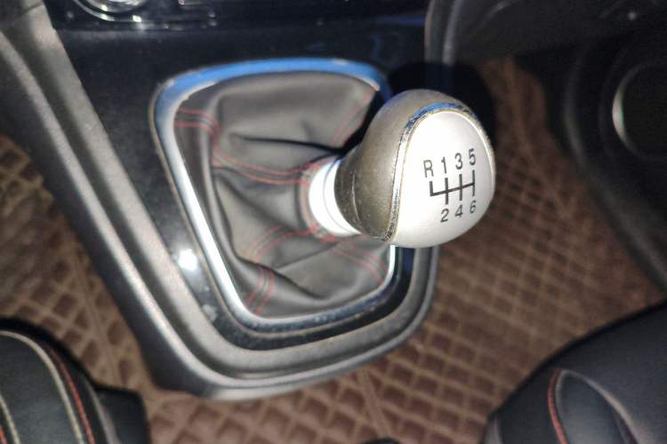 Used Haval H6 2015 Upgraded Model 1.5T Manual Two-Wheel Drive Elite Version