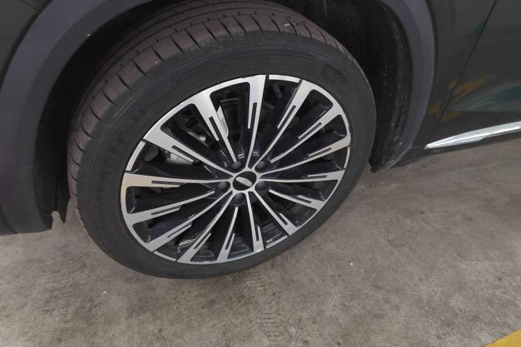 Used Geely Auto Monjaro L 2025 Dongfang Yao 2.0TD Automatic Lanxing Edition Left Front Wheel Hub