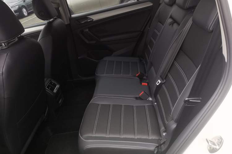 Used Volkswagen Tiguan L 2020 330TSI Automatic Two-Wheel Drive Luxury Edition China VI Standard
