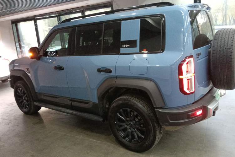 Used Formula Leopard Leopard 5 2023 Navigator Edition