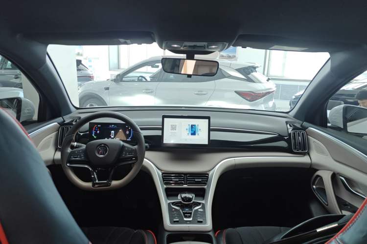 Used BYD Song Pro New Energy 2024 HONOR Edition DM-i 71KM Navigation Model Center Console