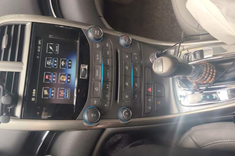 Used Chevrolet Malibu 2014 2.0L Automatic Luxury Edition Audio And AC Panel