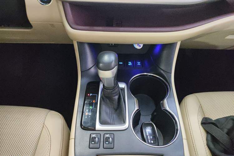 Used Toyota Highlander 2015 2.0T Four-Wheel Drive Luxury Edition 7-Seater Gear Lever