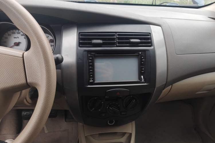 Used Nissan Livina 2010 Jingyue Edition 1.6L Manual All-Around Model
