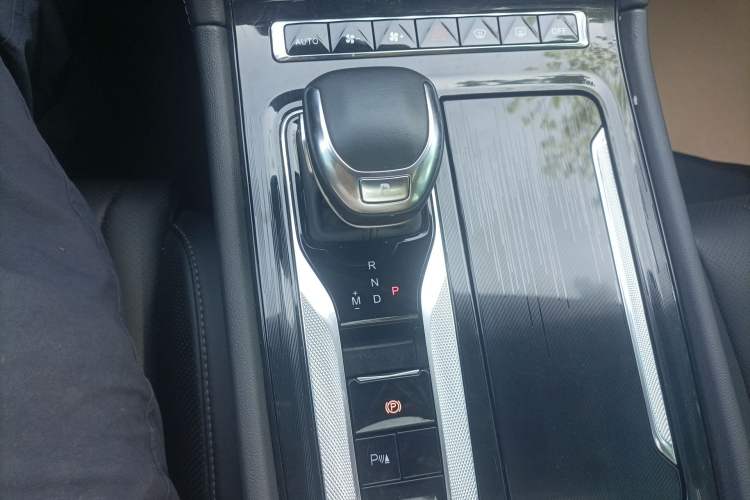 Used Hongqi H5 2024 1.5T DCT Smart Connect Flagship Edition Gear Lever