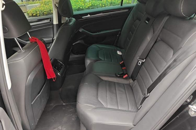 Used Volkswagen Phideon 2019 380TSI Two-Wheel Drive Business Edition China V Standard Left Rear Seat