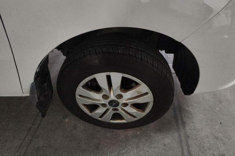 Used JAC Refine M3 2016 IKEA Edition 1.6L Luxury Smart Model Right Front Wheel Hub