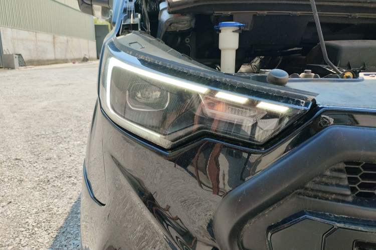 Used Juntian Black Warrior Youth 2023 2.0T Gasoline Standard Edition Right Front Headlight